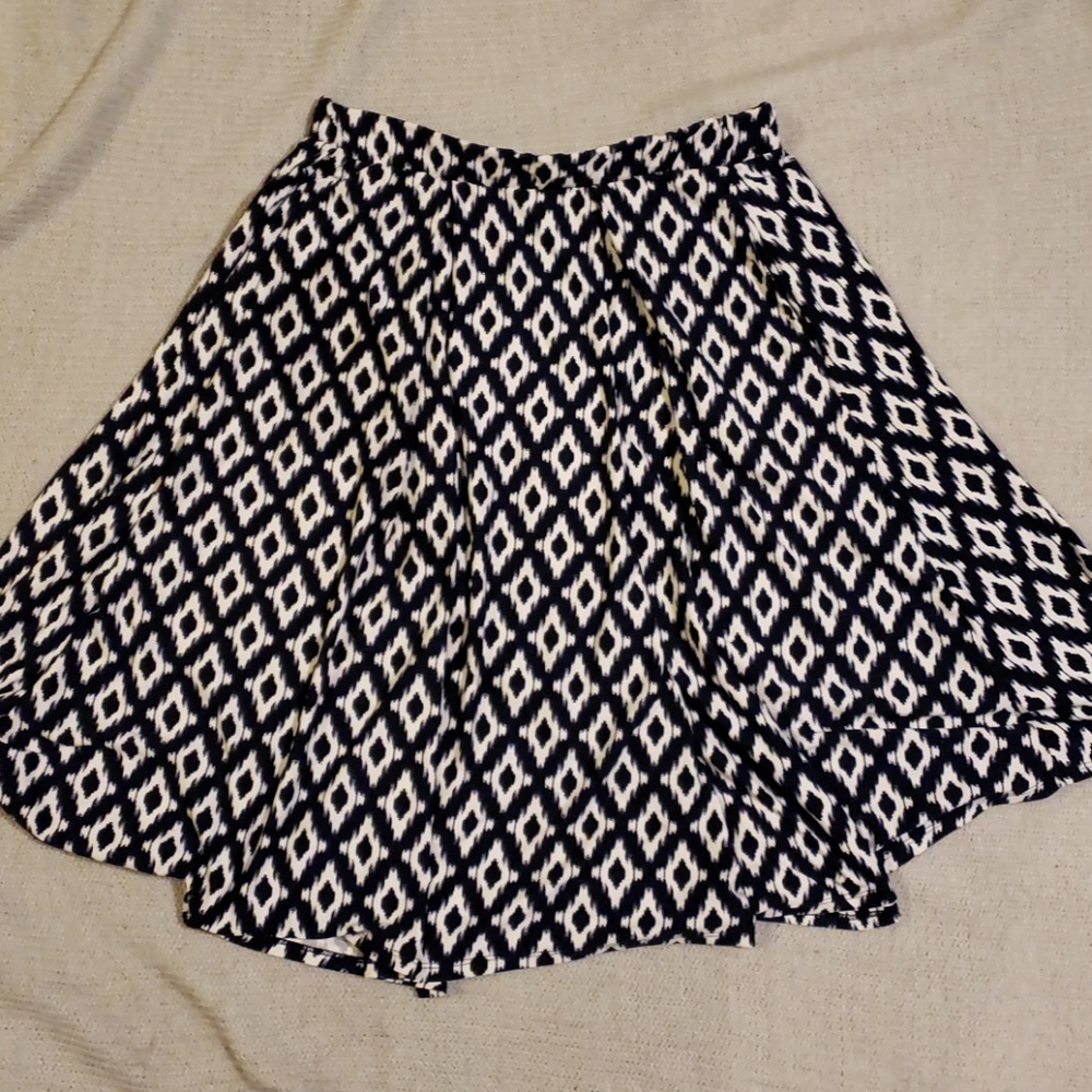 Lularoe Madison Skirt sz XL. It has pockets!